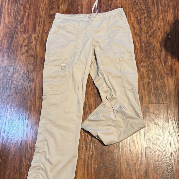 Cherokee khaki scrubs size medium 🥥 - Picture 2 of 4